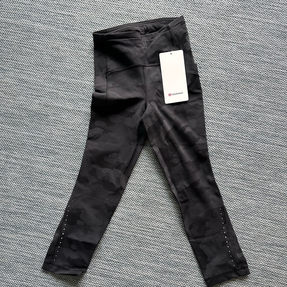 NWT Lululemon swift speed crop. Size 0. Black/Gray camo print